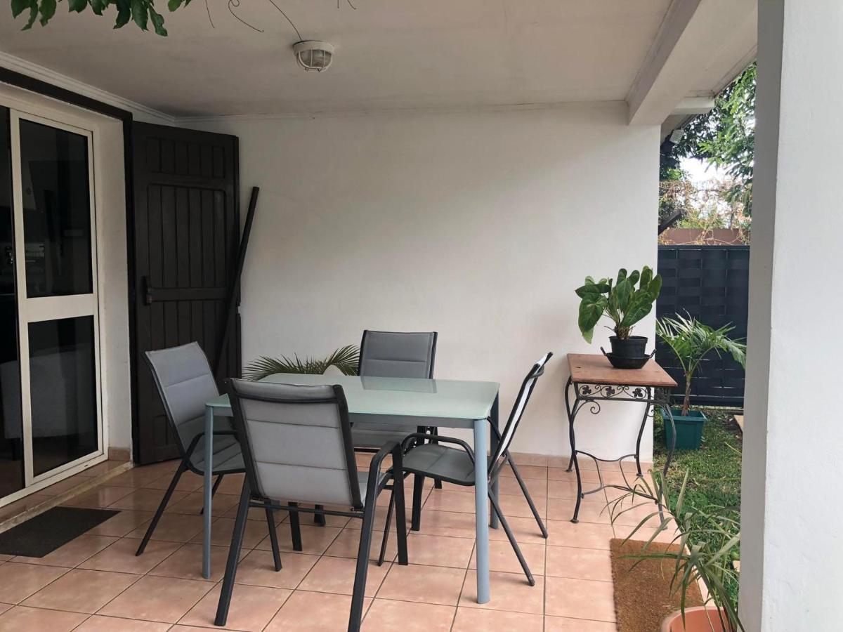 Meuble Le Manguier Apartment Saint Pierre Bagian luar foto